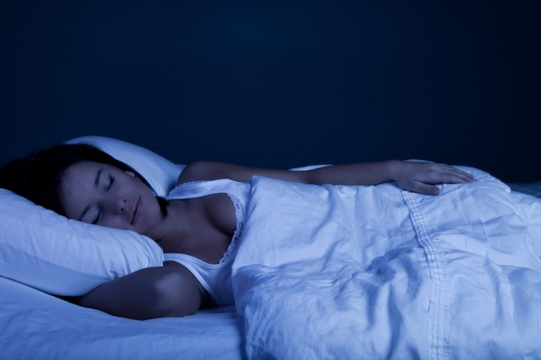 19 Things You Should Do All Day Long For Better Sleep Tonight 20 20 Things Better Sleep Dark Bedroom