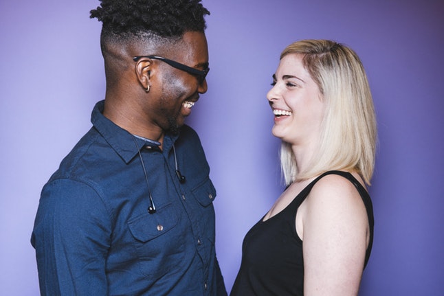 9 Proven Hacks To Help You Stand Out When You'Re Meeting Someone New 2 Cd042E16 0455 437E 902B 91Aef29B8A44 Zaeh Bustle Apr2016 3801