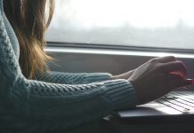 The Difference Between Financial Anxiety & Typical Money Stress Shows Up In These 7 Ways