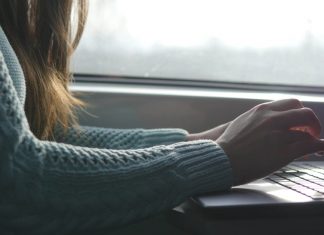 The Difference Between Financial Anxiety & Typical Money Stress Shows Up In These 7 Ways